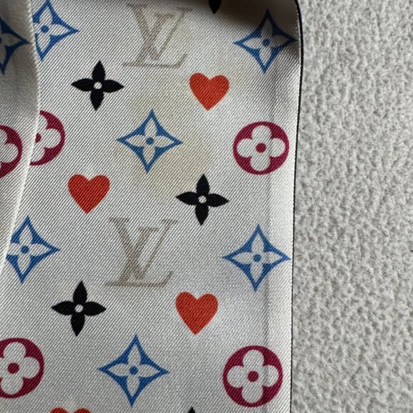 Louis Vuitton Game on Bandeau - Picture 7 of 7